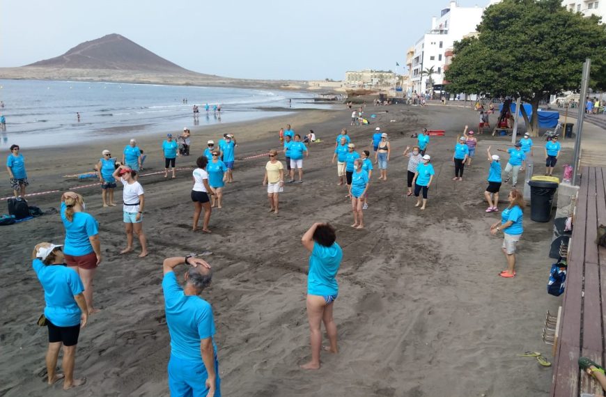 Los mayores volverán a disfrutar este verano de la gimnasia gratuita junto al mar