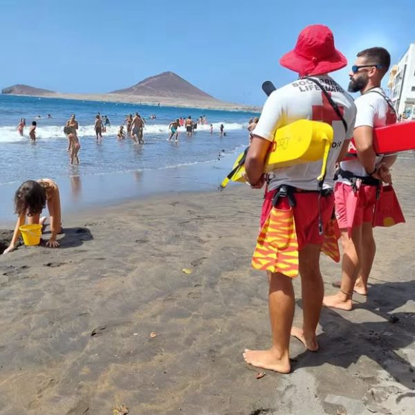 Granadilla de Abona refuerza su servicio de socorrismo con seis playas vigiladas y un equipo de hasta 14personas este verano