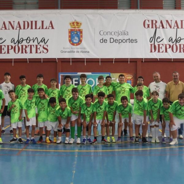 El campus de fútbol sala reúne a 35 jóvenes en el pabellón municipal Los Hinojeros