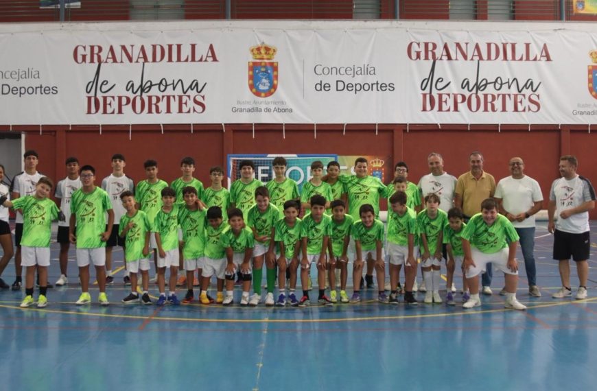 El campus de fútbol sala reúne a 35 jóvenes en el pabellón municipal Los Hinojeros