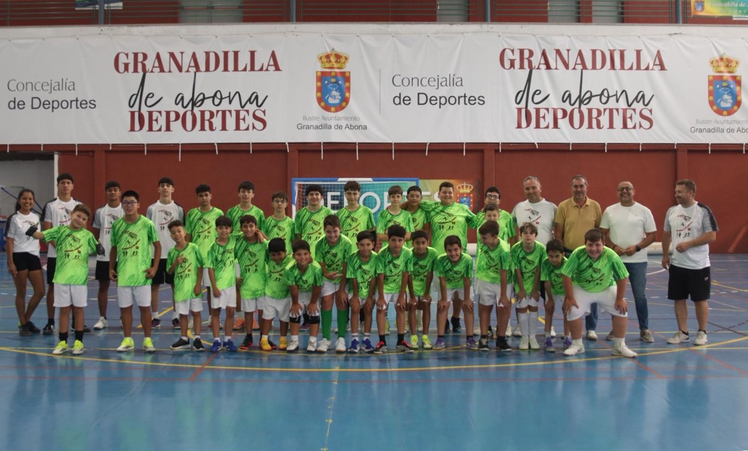 El campus de fútbol sala reúne a 35 jóvenes en el pabellón municipal Los Hinojeros
