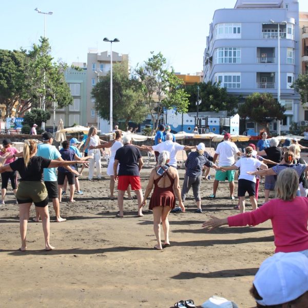 Granadilla de Abona vuelve a activar el verano de sus mayores con ‘Gimnasia en la Playa’