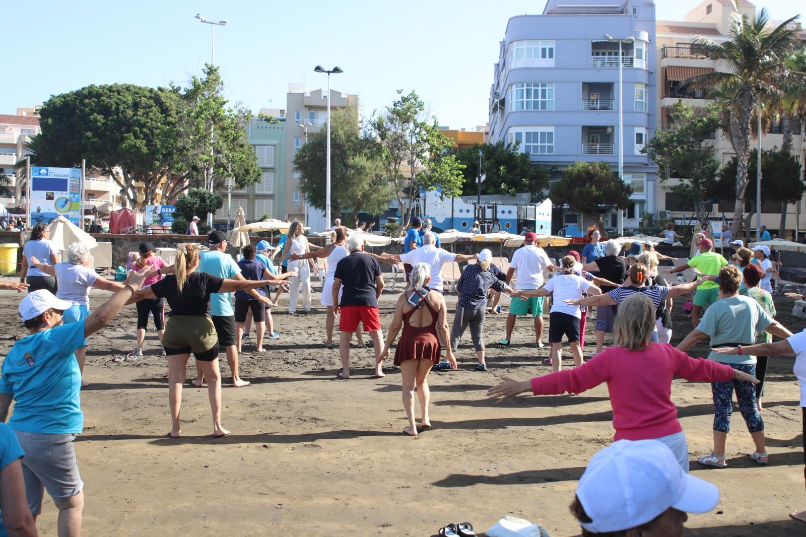 Granadilla de Abona vuelve a activar el verano de sus mayores con ‘Gimnasia en la Playa’