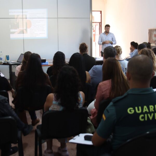 Servicios Sociales mantiene un encuentro con las APAS y AFAS de los centros educativos para reforzar la protección de la infancia y la conciliación familiar