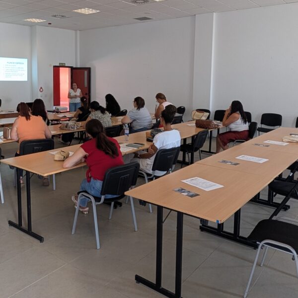 La AEDL organizó un taller informativo sobre el pago único y asesoramiento empresarial
